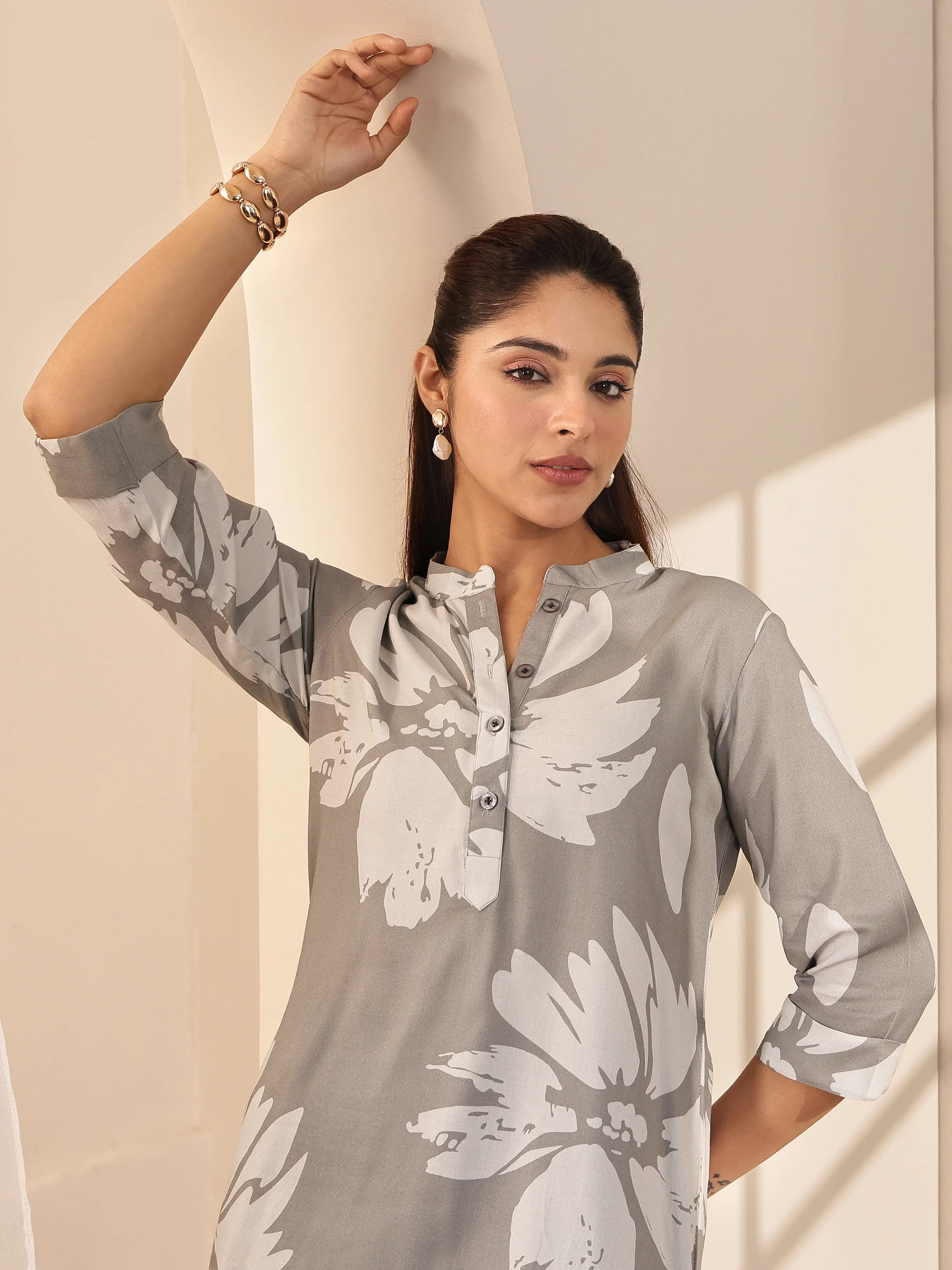 98232_4Main.webp Grey Printed Rayon Straight Tunic - Image 1